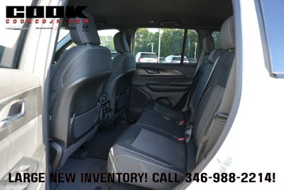 2027 Jeep Grand Cherokee GRAND CHEROKEE LAREDO 4X2