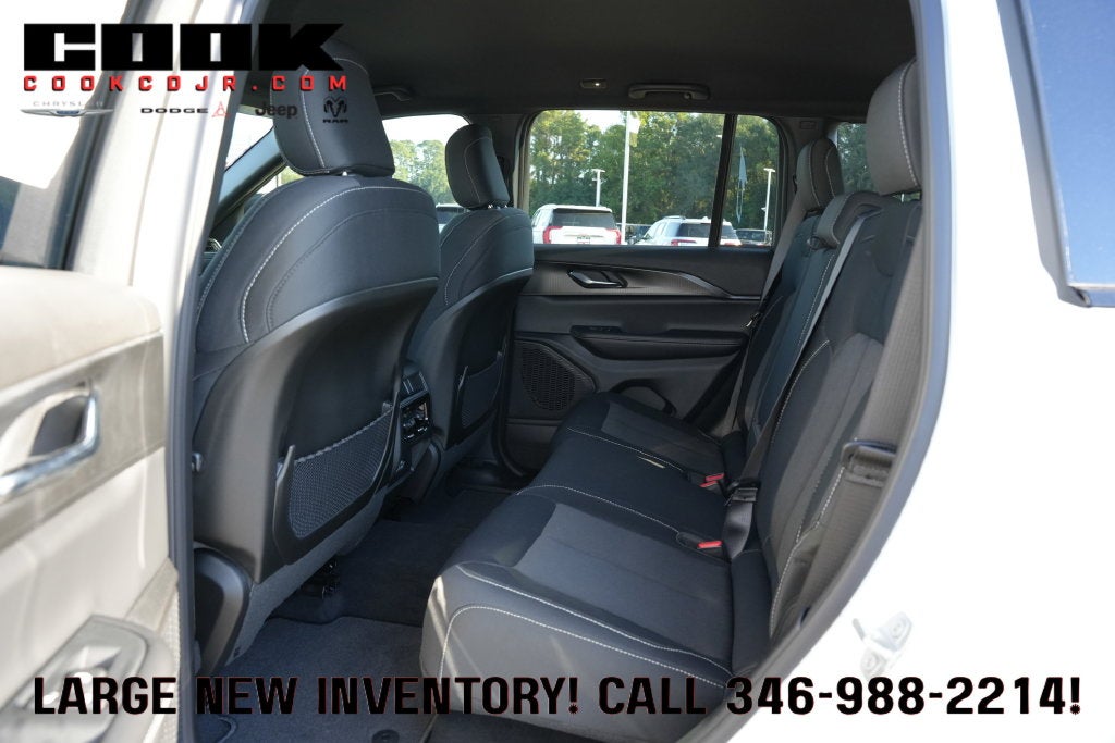 2027 Jeep Grand Cherokee GRAND CHEROKEE LAREDO 4X2