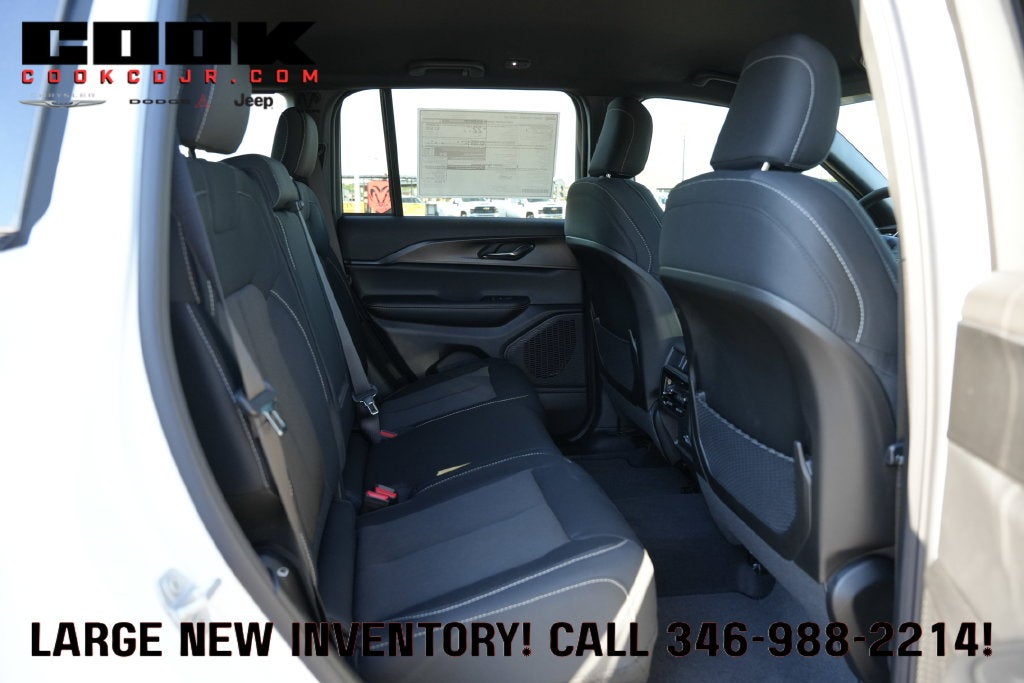 2027 Jeep Grand Cherokee GRAND CHEROKEE LAREDO 4X2