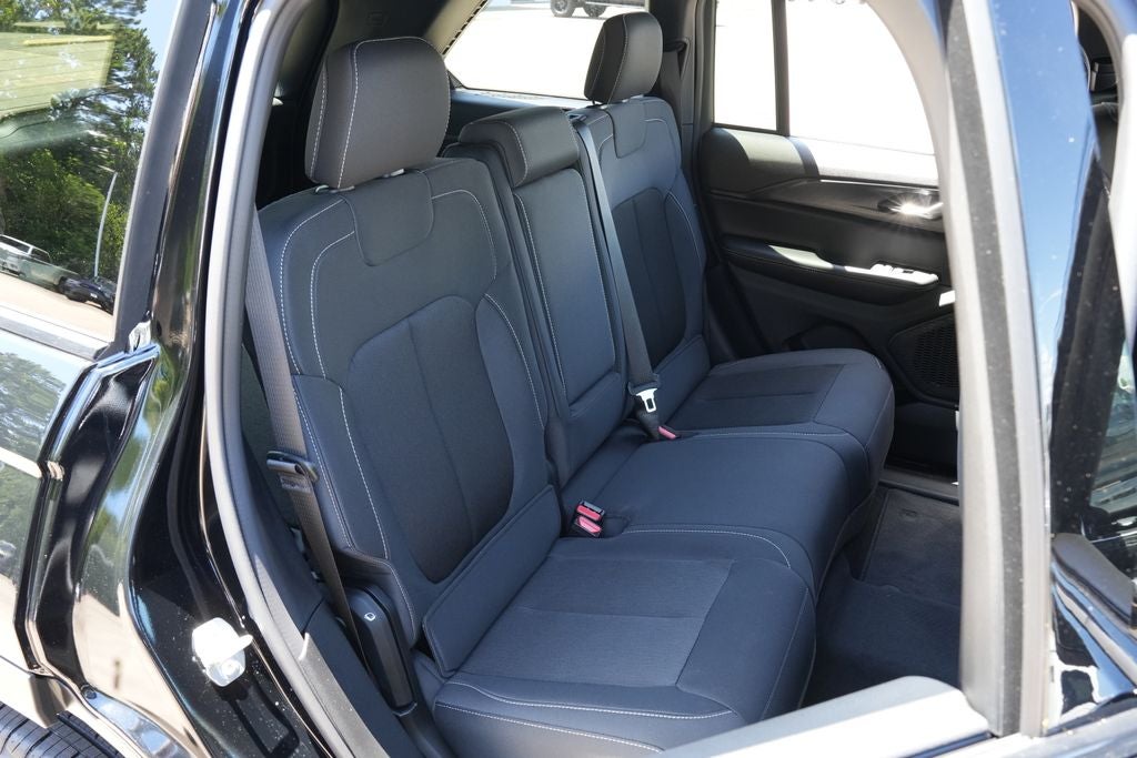 2026 Jeep Grand Cherokee GRAND CHEROKEE LAREDO X 4X2