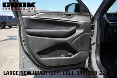 2027 Jeep Grand Cherokee GRAND CHEROKEE LAREDO ALTITUDE 4X2