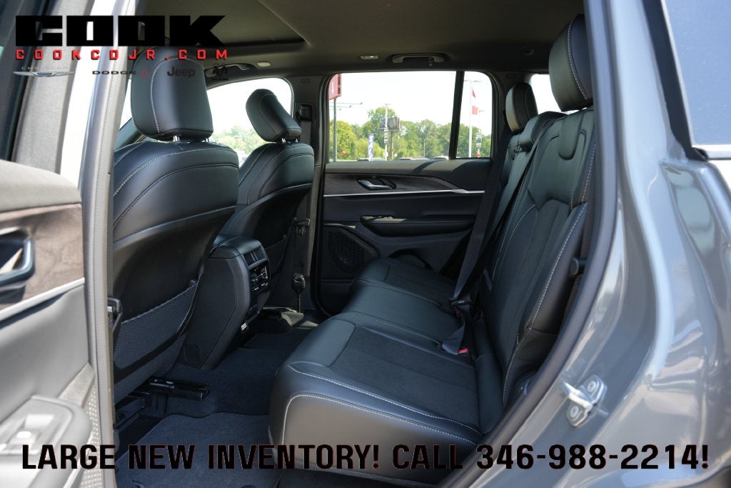 2027 Jeep Grand Cherokee GRAND CHEROKEE LAREDO ALTITUDE 4X2