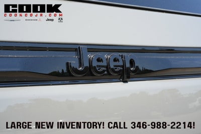 2027 Jeep Grand Cherokee GRAND CHEROKEE LAREDO ALTITUDE 4X2