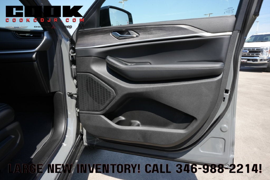 2027 Jeep Grand Cherokee GRAND CHEROKEE LAREDO ALTITUDE 4X2