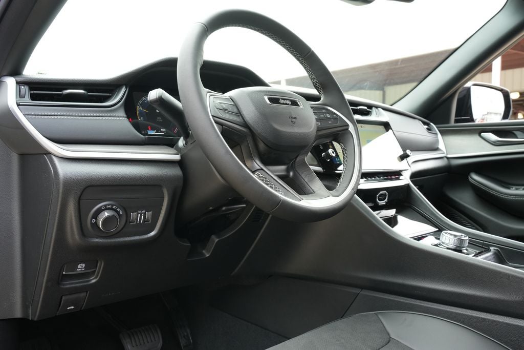 2026 Jeep Grand Cherokee GRAND CHEROKEE LAREDO ALTITUDE 4X2