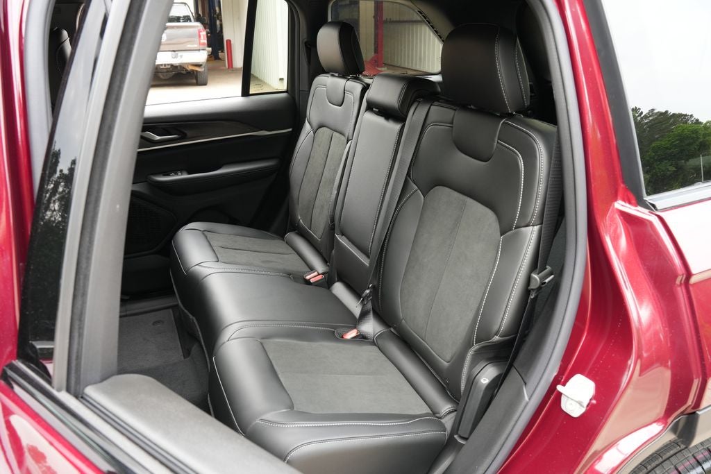 2026 Jeep Grand Cherokee GRAND CHEROKEE LAREDO ALTITUDE 4X2