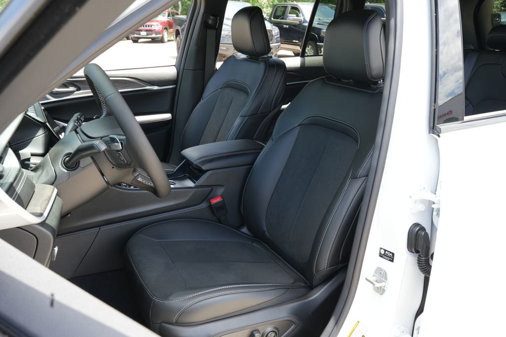 2026 Jeep Grand Cherokee GRAND CHEROKEE LAREDO ALTITUDE 4X2