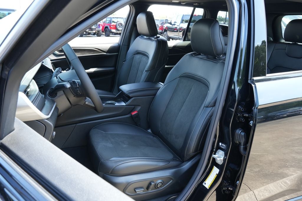 2026 Jeep Grand Cherokee GRAND CHEROKEE LAREDO ALTITUDE 4X2