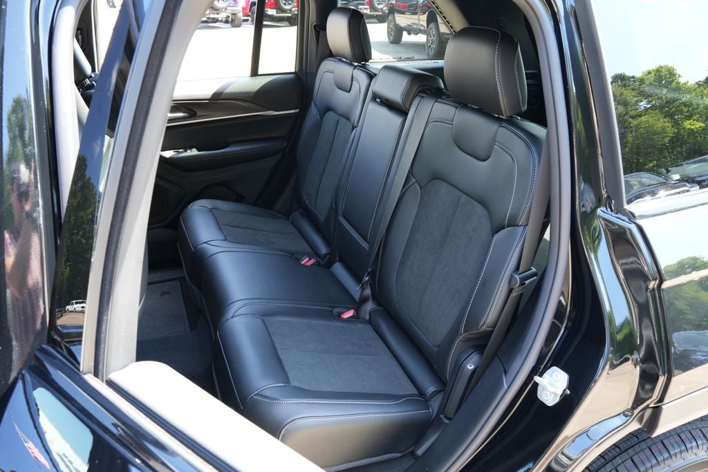 2026 Jeep Grand Cherokee GRAND CHEROKEE LAREDO ALTITUDE 4X2