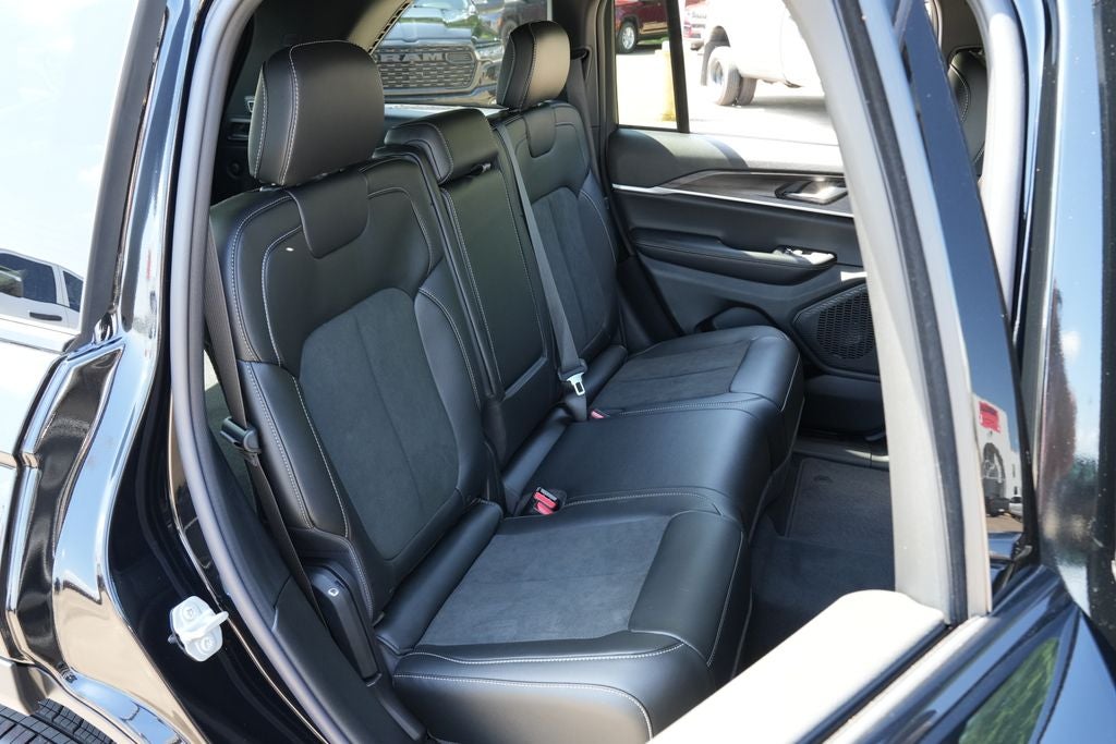 2026 Jeep Grand Cherokee GRAND CHEROKEE LAREDO ALTITUDE 4X2
