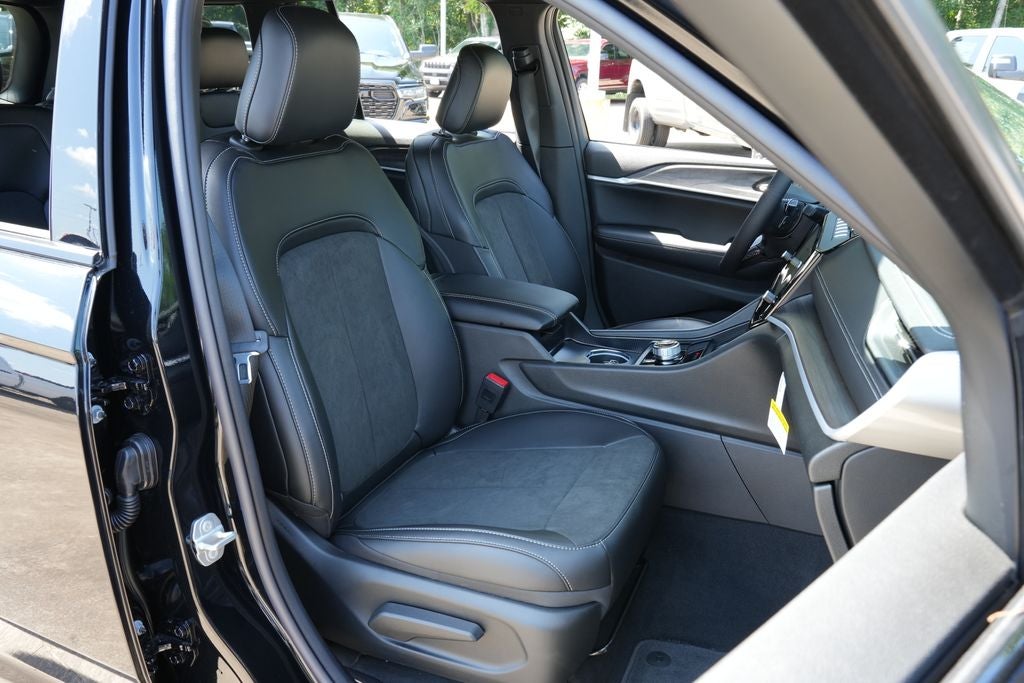 2026 Jeep Grand Cherokee GRAND CHEROKEE LAREDO ALTITUDE 4X2