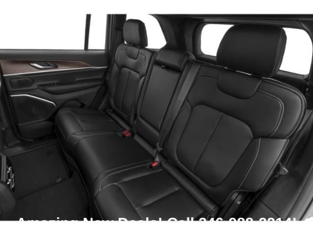 2027 Jeep Grand Cherokee Laredo Altitude