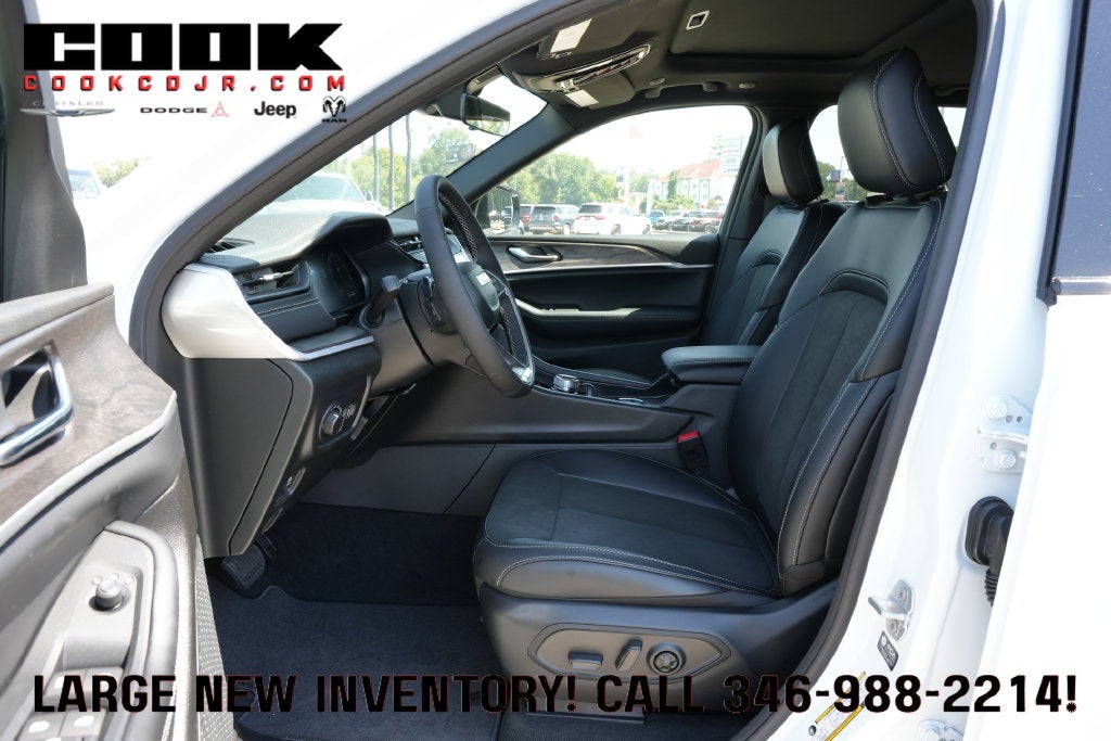 2027 Jeep Grand Cherokee GRAND CHEROKEE LAREDO ALTITUDE 4X2