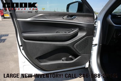 2027 Jeep Grand Cherokee GRAND CHEROKEE LAREDO ALTITUDE 4X2