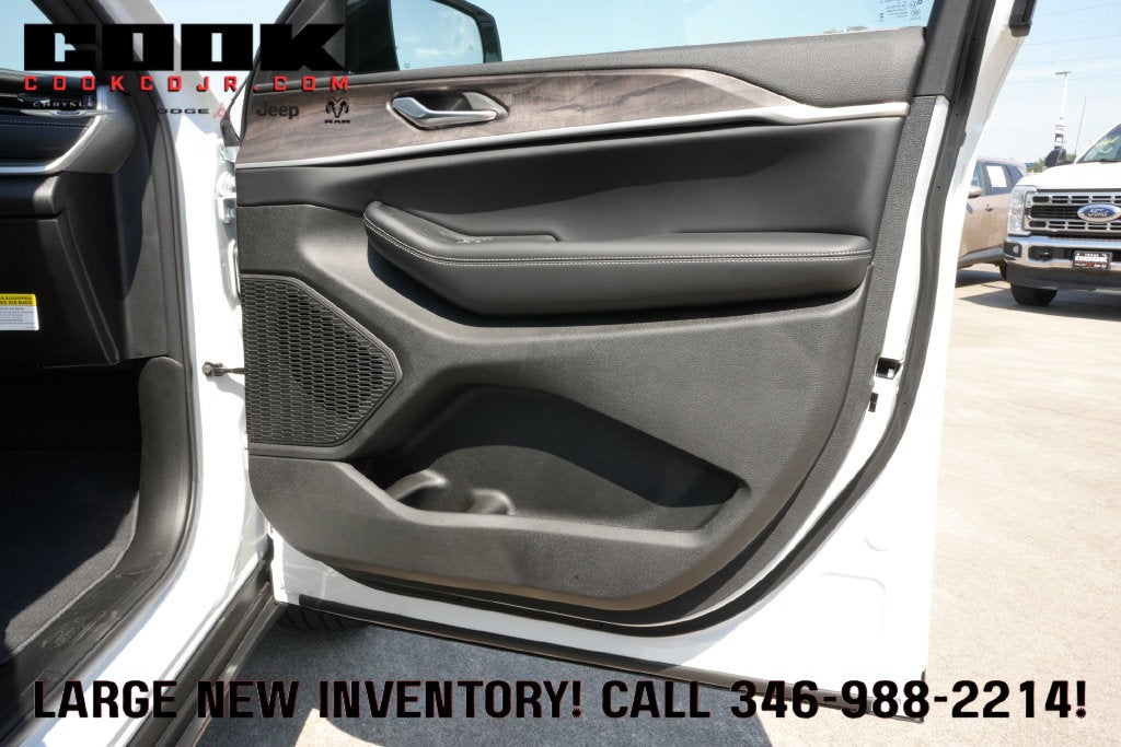 2027 Jeep Grand Cherokee GRAND CHEROKEE LAREDO ALTITUDE 4X2