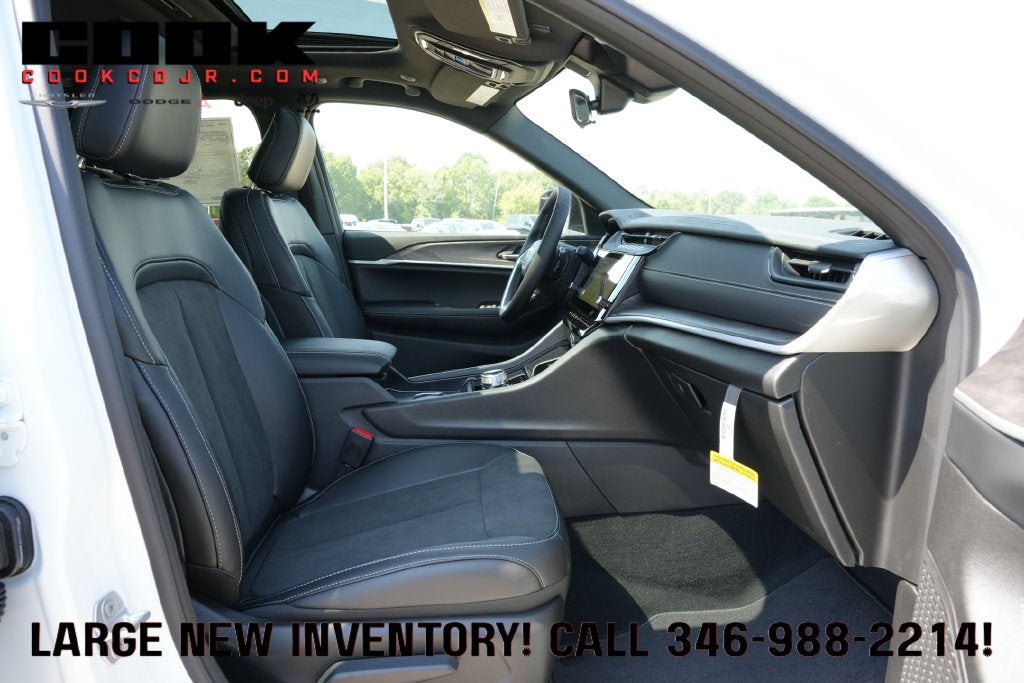 2027 Jeep Grand Cherokee GRAND CHEROKEE LAREDO ALTITUDE 4X2