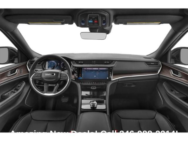 2027 Jeep Grand Cherokee Laredo Altitude