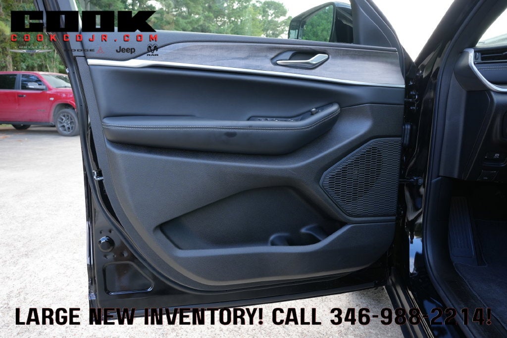 2027 Jeep Grand Cherokee GRAND CHEROKEE LAREDO ALTITUDE 4X2