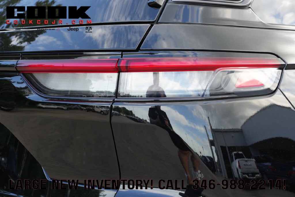 2027 Jeep Grand Cherokee GRAND CHEROKEE LAREDO ALTITUDE 4X2