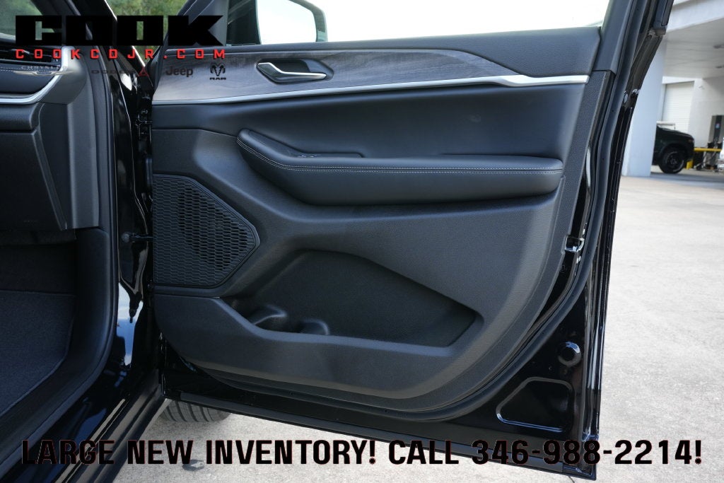 2027 Jeep Grand Cherokee GRAND CHEROKEE LAREDO ALTITUDE 4X2