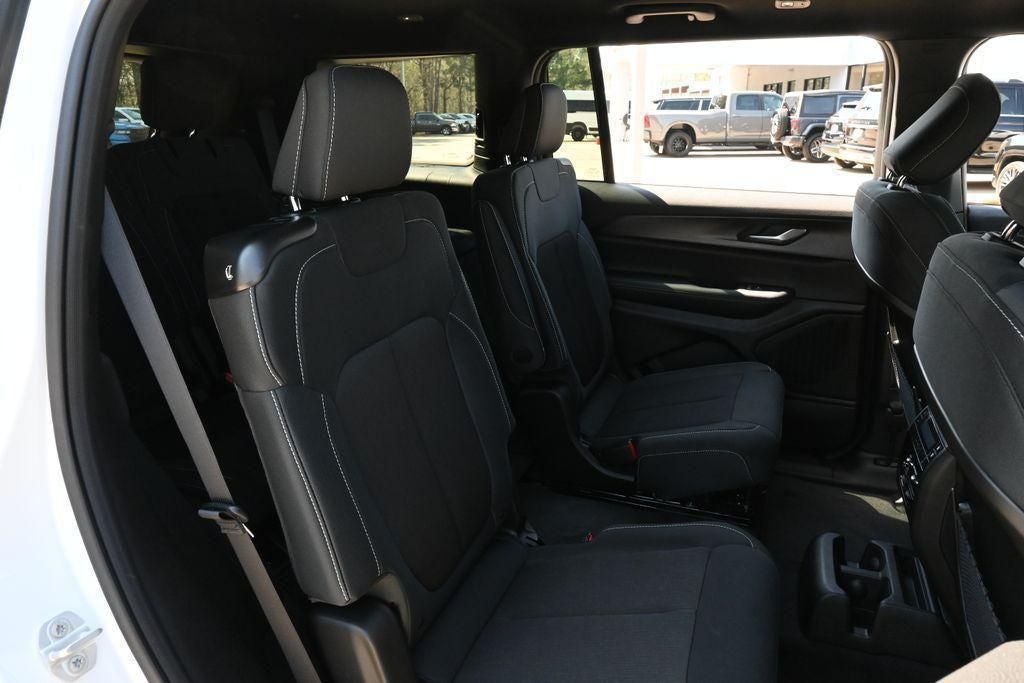 2026 Jeep Grand Cherokee GRAND CHEROKEE L LAREDO 4X2