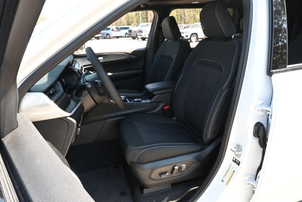 2026 Jeep Grand Cherokee GRAND CHEROKEE L LAREDO X 4X2