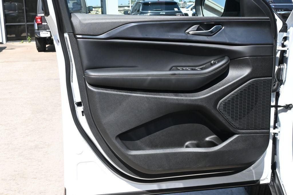 2026 Jeep Grand Cherokee GRAND CHEROKEE L LAREDO X 4X2