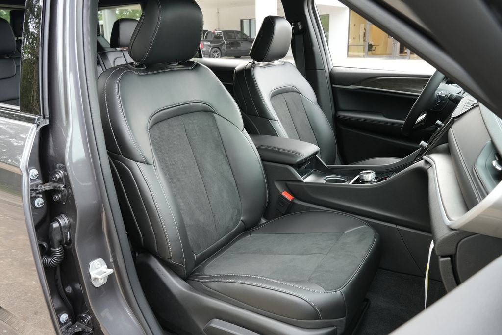2026 Jeep Grand Cherokee GRAND CHEROKEE L LAREDO ALTITUDE 4X2