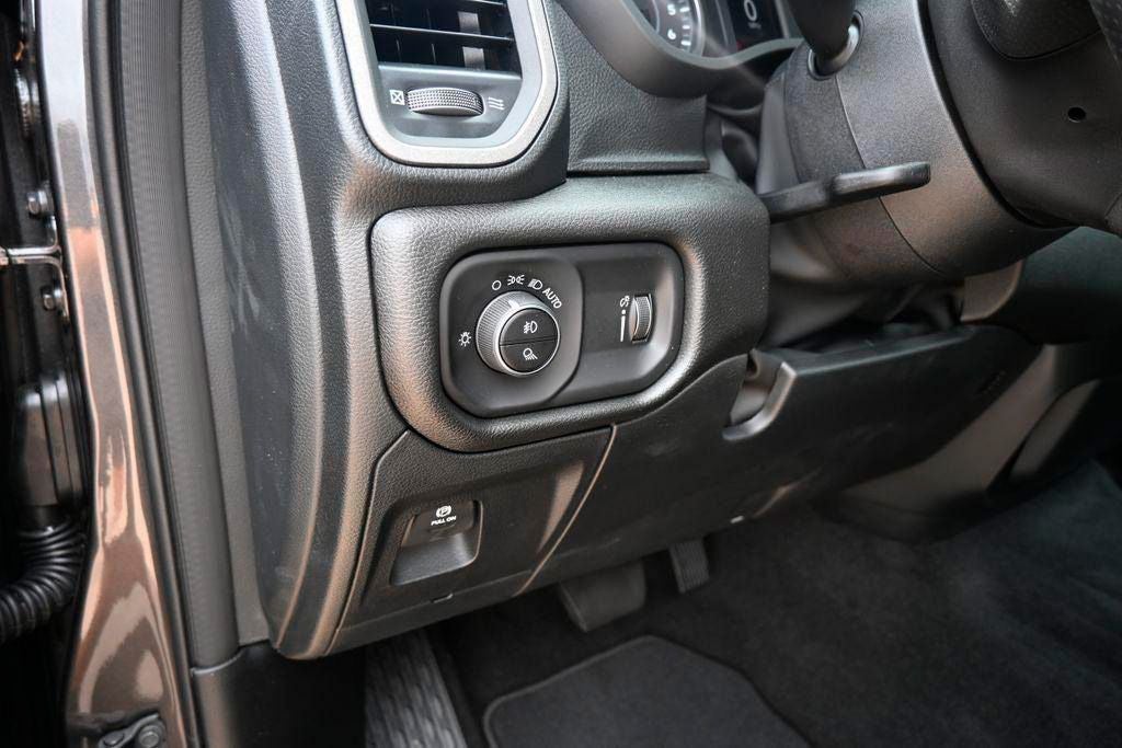 2026 RAM 1500 RAM 1500 EXPRESS QUAD CAB 4X2 6'4' BOX