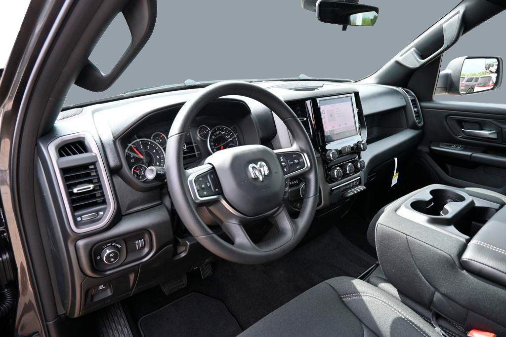 2026 RAM 1500 RAM 1500 EXPRESS QUAD CAB 4X2 6'4' BOX