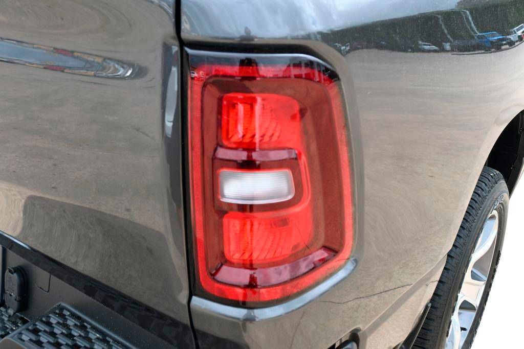 2026 RAM 1500 RAM 1500 EXPRESS QUAD CAB 4X2 6'4' BOX