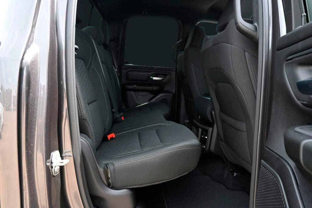2026 RAM 1500 RAM 1500 EXPRESS QUAD CAB 4X2 6'4' BOX
