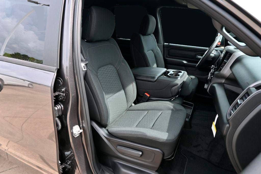 2026 RAM 1500 RAM 1500 EXPRESS QUAD CAB 4X2 6'4' BOX