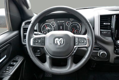 2026 RAM 1500 RAM 1500 EXPRESS QUAD CAB 4X2 6'4' BOX