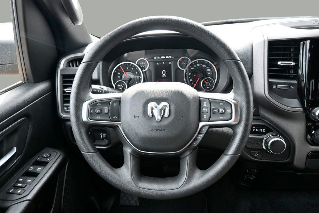 2026 RAM 1500 RAM 1500 EXPRESS QUAD CAB 4X2 6'4' BOX