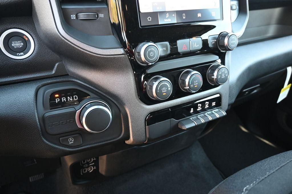 2026 RAM 1500 RAM 1500 EXPRESS QUAD CAB 4X2 6'4' BOX