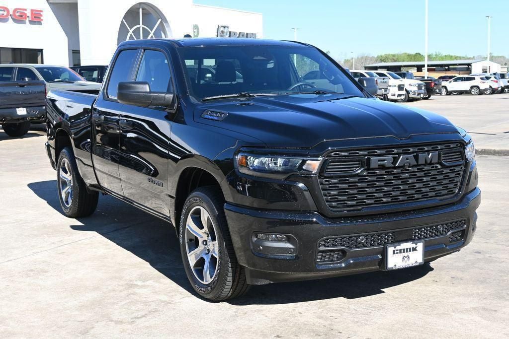 2026 RAM 1500 RAM 1500 EXPRESS QUAD CAB 4X2 6'4' BOX