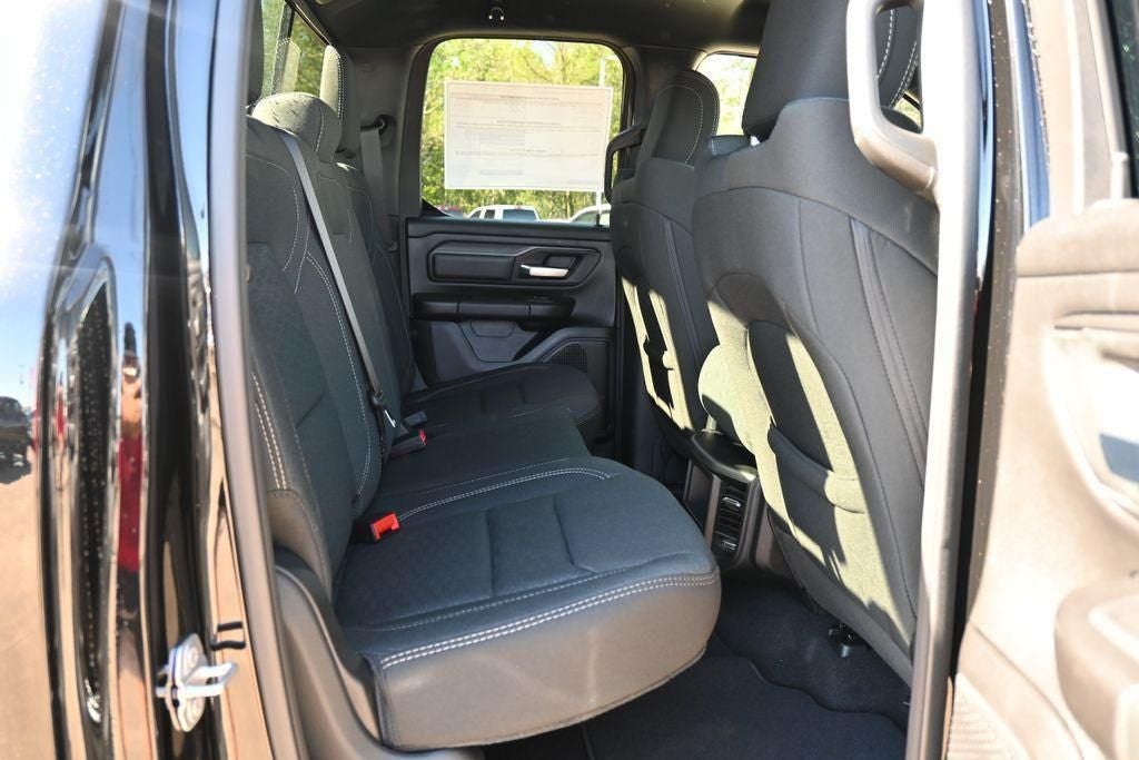 2026 RAM 1500 RAM 1500 EXPRESS QUAD CAB 4X2 6'4' BOX
