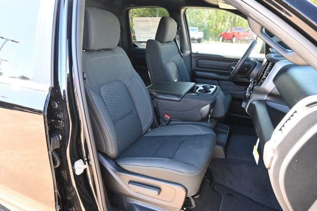 2026 RAM 1500 RAM 1500 EXPRESS QUAD CAB 4X2 6'4' BOX