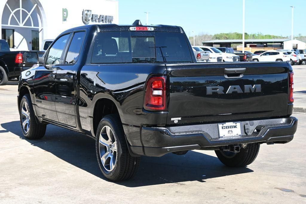 2026 RAM 1500 RAM 1500 EXPRESS QUAD CAB 4X2 6'4' BOX