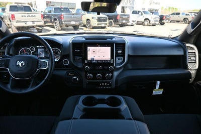 2026 RAM 1500 RAM 1500 EXPRESS QUAD CAB 4X2 6'4' BOX