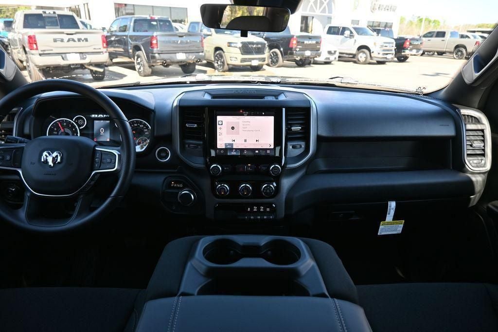 2026 RAM 1500 RAM 1500 EXPRESS QUAD CAB 4X2 6'4' BOX