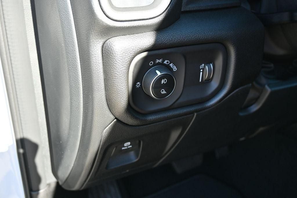 2026 RAM 1500 RAM 1500 EXPRESS QUAD CAB 4X2 6'4' BOX