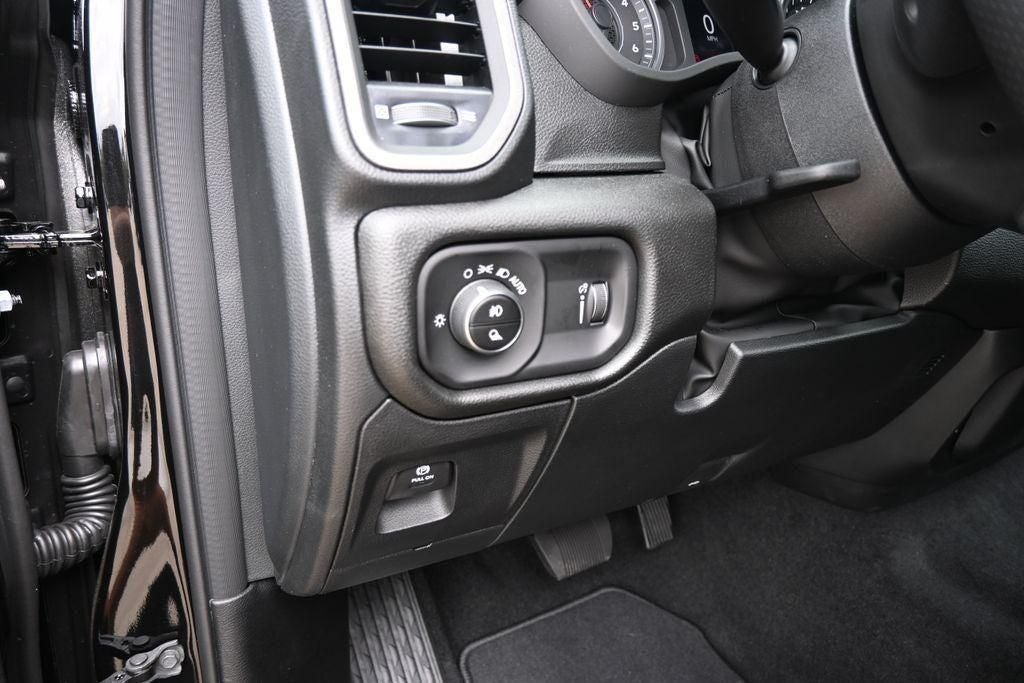 2026 RAM 1500 RAM 1500 EXPRESS QUAD CAB 4X2 6'4' BOX
