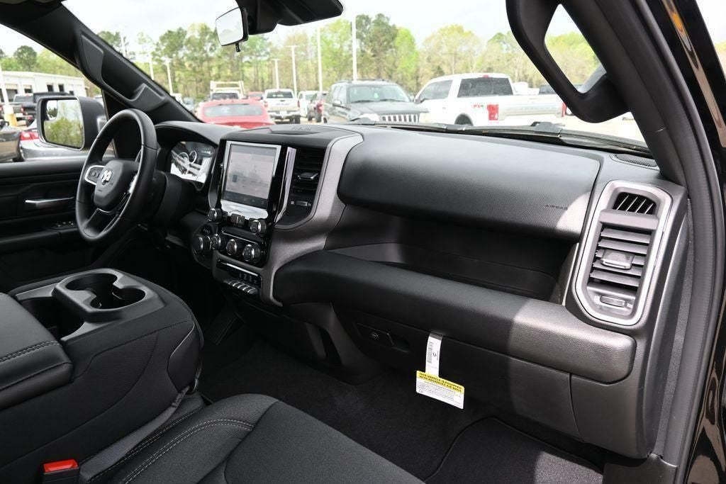 2026 RAM 1500 RAM 1500 EXPRESS QUAD CAB 4X2 6'4' BOX