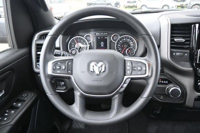 2026 RAM 1500 RAM 1500 EXPRESS QUAD CAB 4X2 6'4' BOX