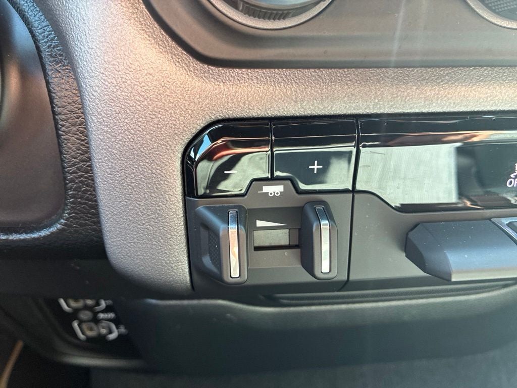 2022 RAM 1500 Big Horn Crew Cab 4x4 6'4' Box