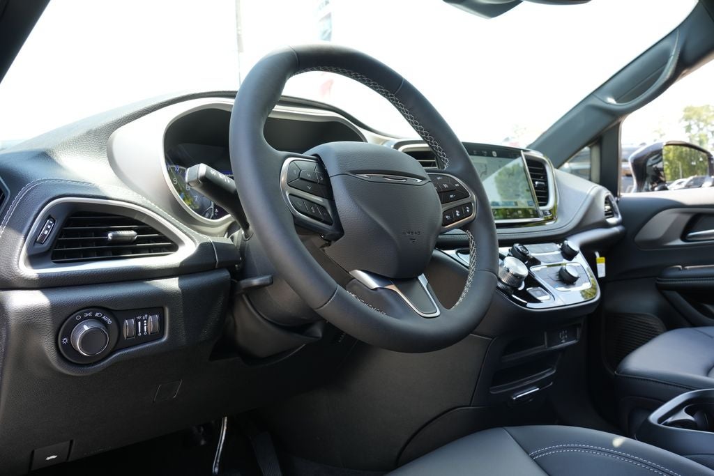 2027 Chrysler Pacifica PACIFICA SELECT