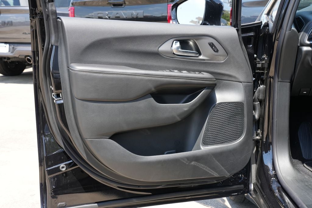 2027 Chrysler Pacifica PACIFICA SELECT