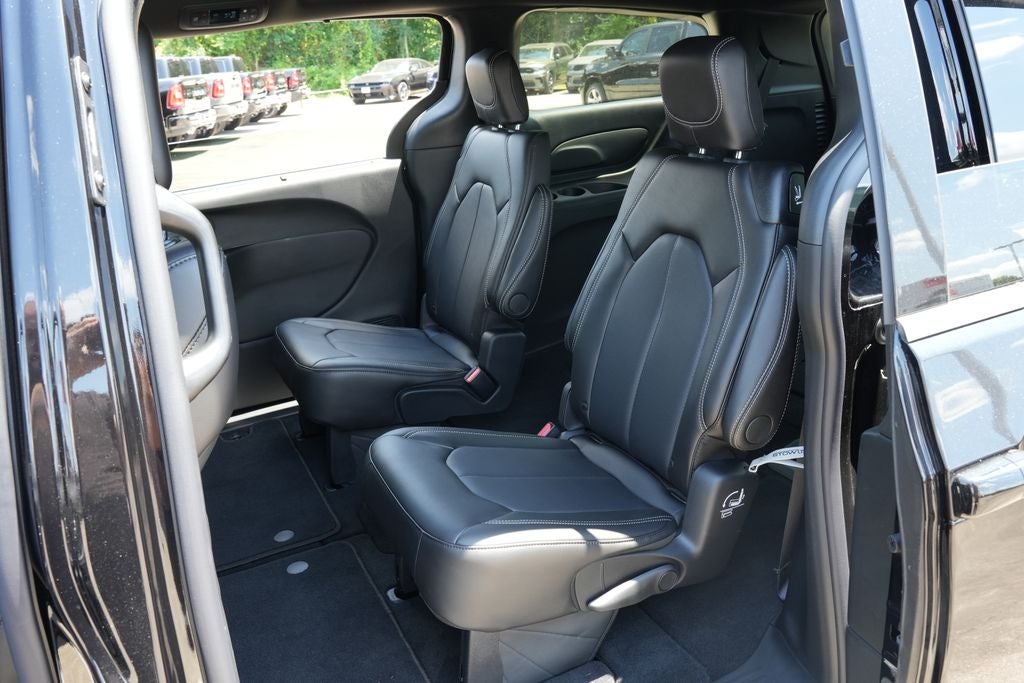 2027 Chrysler Pacifica PACIFICA SELECT